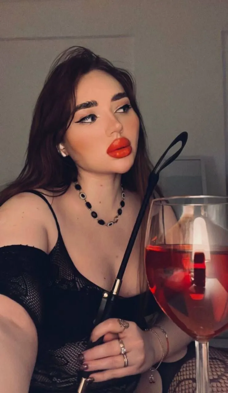 Model Rawiya