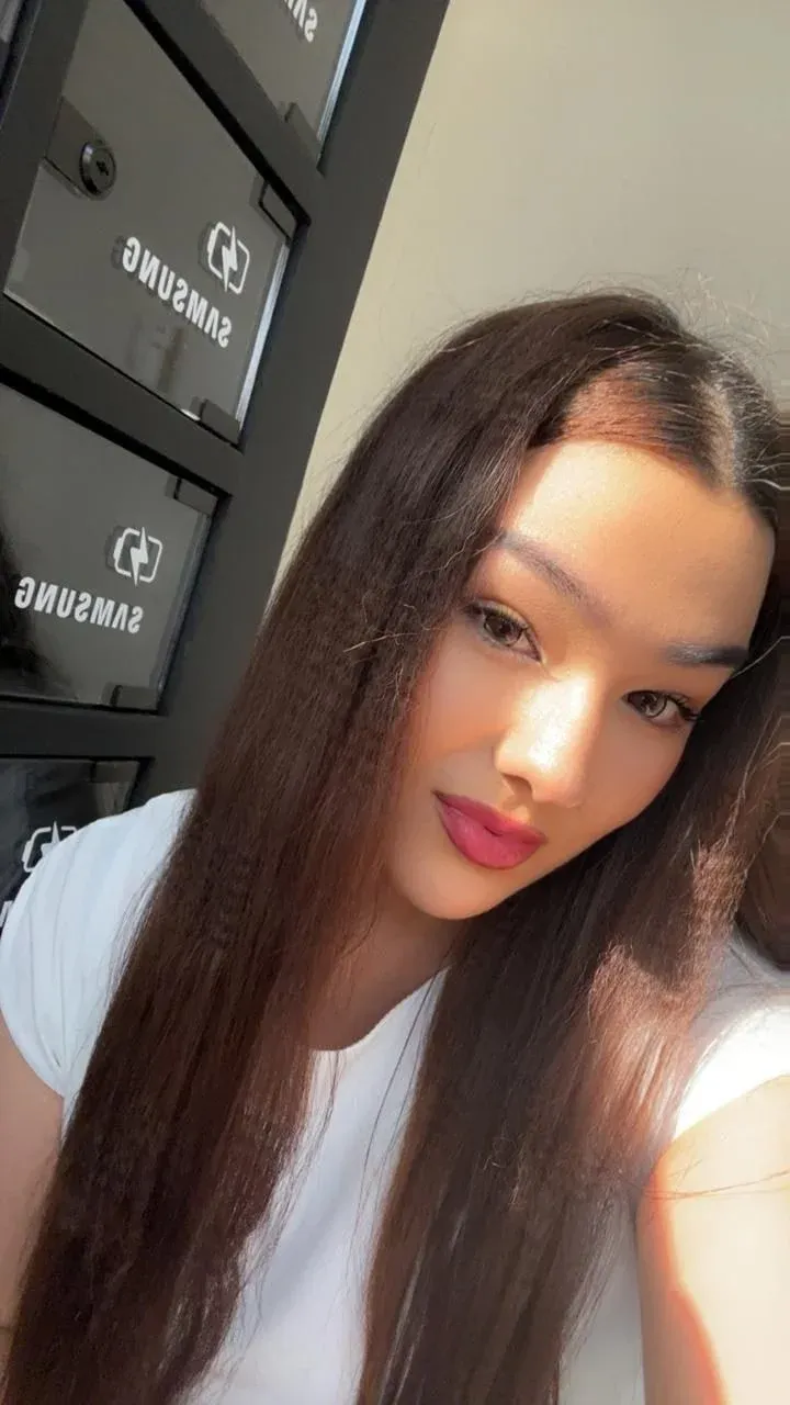 Model Leah