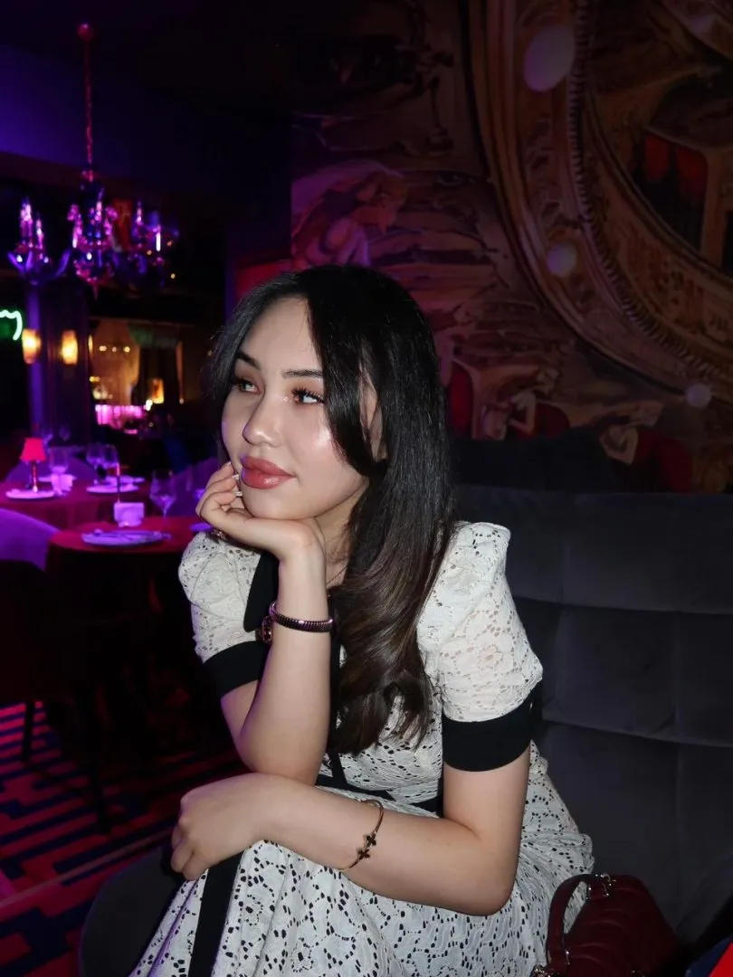 Model Moni